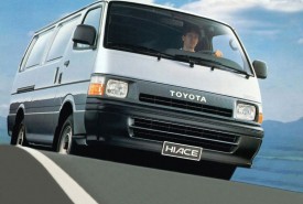 Czwarta generacja rocznik 1989 jeszcze bez nowego logotypu Toyoty